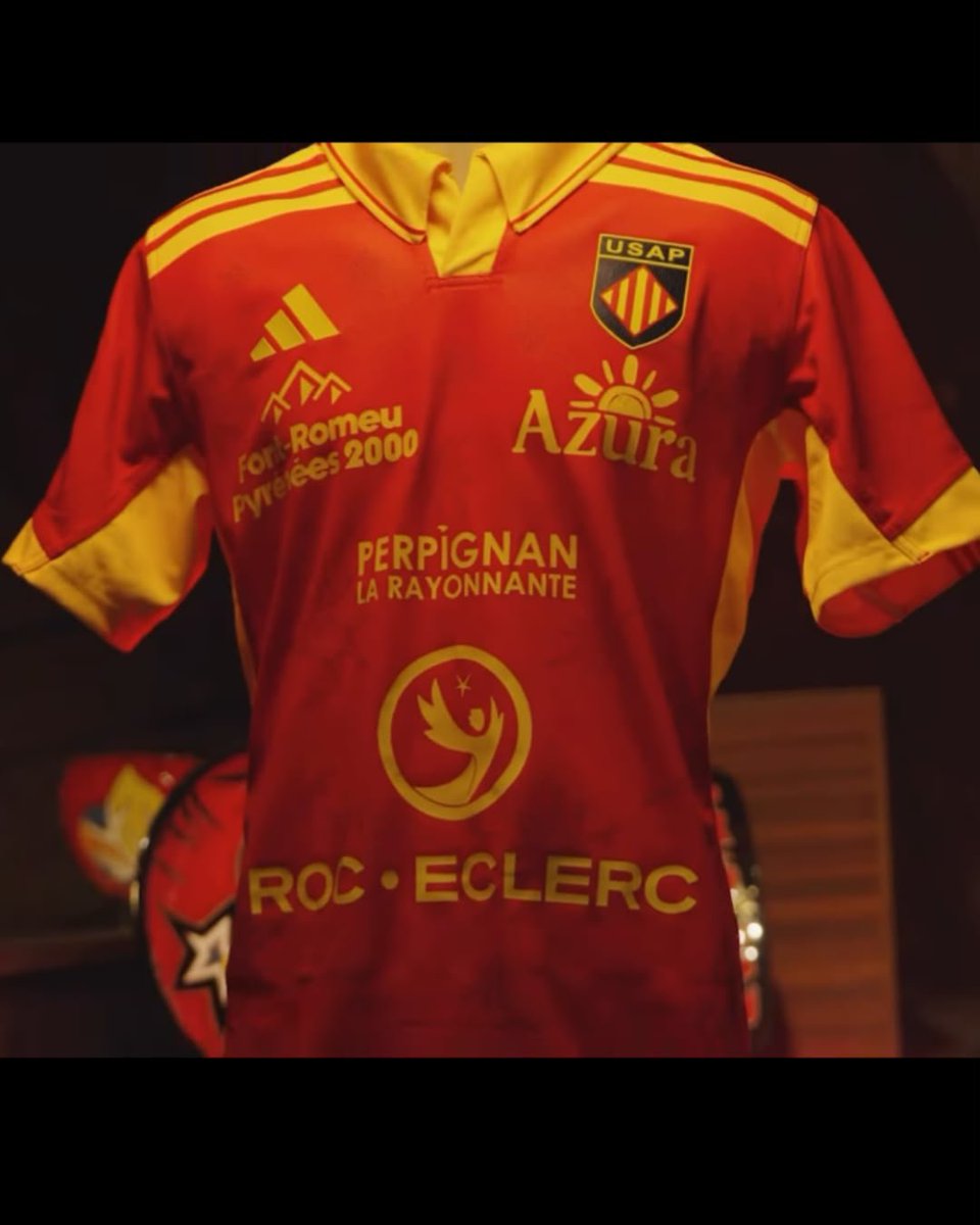 usapinside's tweet photo. 🔴 Le maillot "away" 2026/2027 est sorti !

Ce maillot signé Adidas, en collaboration avec Sant Vicens met en avant le savoir-faire catalan grâce à des motifs rappelant les céramiques et les œuvres typique de notre territoire ! 🟡

📸 @usap_officiel https://t.co/NNrVUuR3vn