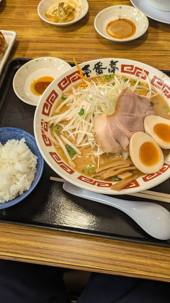 orekuro_l's tweet photo. 快眠してたら親に起こされてラーメン屋に連れてかれました。
もっと寝たかった(´･ω･`) https://t.co/c82iGpzK28