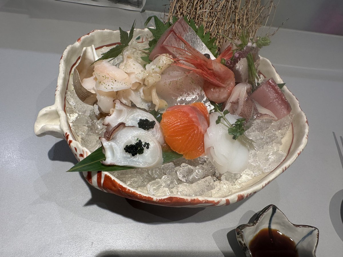 ryutinLosingo's tweet photo. 本日予定していた業務もこなし晩酌タイムを迎えることができました

鮮魚は美味いけど金沢駅周辺は単価が高ぇ〜💦

宝くじでも当たったら小松 弥助でも行ってみたいです

同じ近海物なら富山の方が断然にコスパ良いわ

まぁ能登産岩カキ食えたので結果オーライとしましょう

お疲れ様でした🙇🏻‍♂️ https://t.co/wqjvLwo7yr