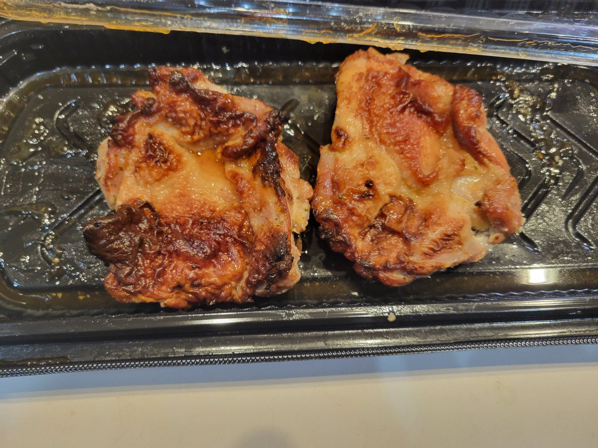 KiikoShimo's tweet photo. 今日の晩御飯🌃🍴
今日は､COSTCOで買って来たグリルチキン🍗。
ポテトサラダ。きゅうりの酢漬けです😌💓

今日もみんな一緒に食べれました。

お風呂セットして、今日の母の仕事完了。

COSTCOのグリルチキン🍗初めて食べましたが、我が家ては大好評です😌💓

今日も暑い１日お疲れ様でした。 https://t.co/z7KuKMnbXP