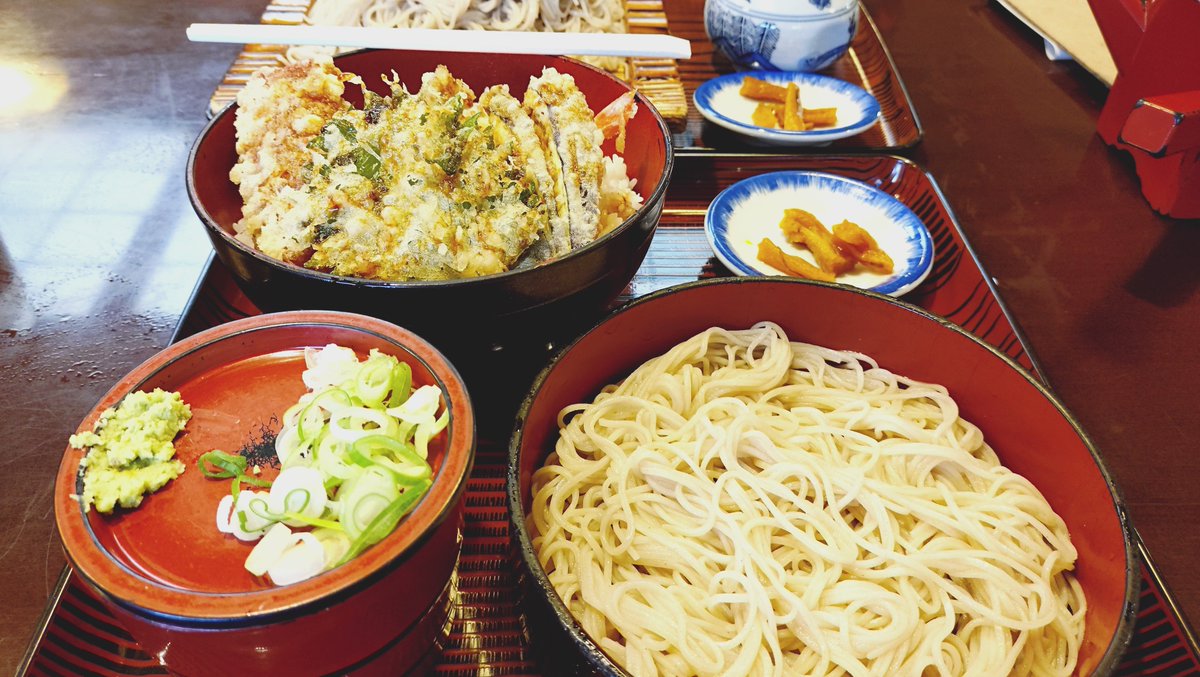 hami_chan_'s tweet photo. 気になっていた
『天寿庵』
「天丼セット」
やっぱお蕎麦と天丼でしょー😆
主人は
「もりそばの大盛り」 https://t.co/3OFbpL7Xw1