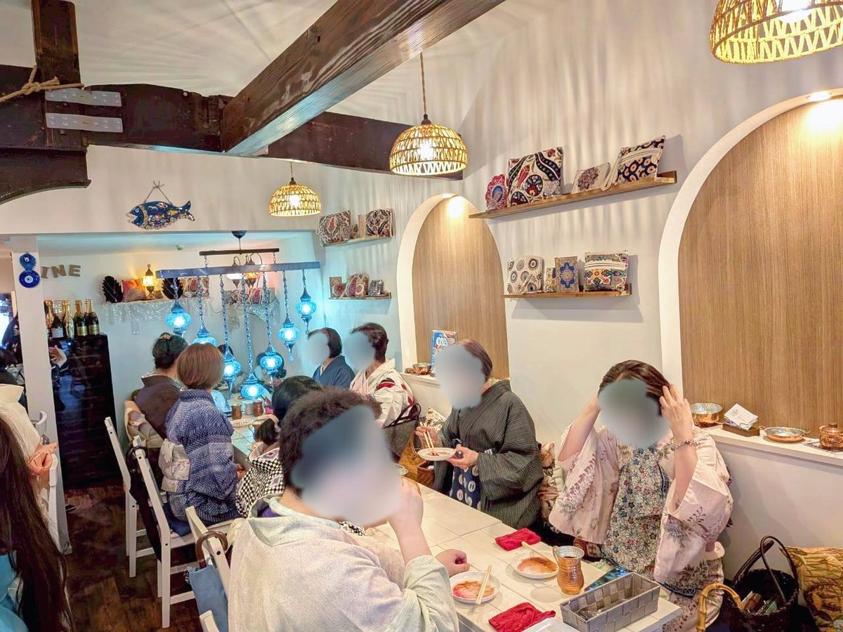 wamonoya1325's tweet photo. こんばんは🌕

今日で7月も終わり🎐
7月は商店街にあるオシャレなお店で着る会を開催いたしました🌟
幻想的なトルコランプに爽やかなゆかた姿…どちらも美しい✨

#わものや倉敷店 #わものや #倉敷 #着物 #着る会 https://t.co/xErSAlf8mK