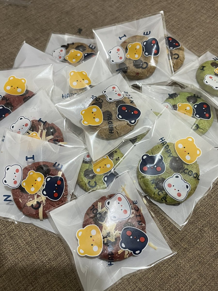 Enryu1999_'s tweet photo. Ceep masih lama? Freebies nya dah jadi ini… tahan kali ini sampe ceep :) https://t.co/G9zcDBXha0