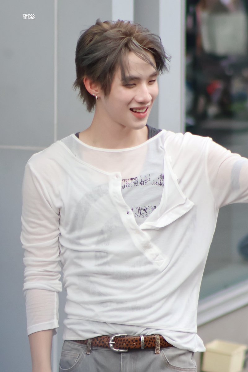 chocokorn's tweet photo. ซีนลมเปิดตุวนางฟ้ามาก 🦋🪽

LYKNxLYKYOU BOOK FAIR
#งานมหกรรมนิยายนานาชาติ2026xLYKN
#hongshihoshi https://t.co/ZtydEObC6I