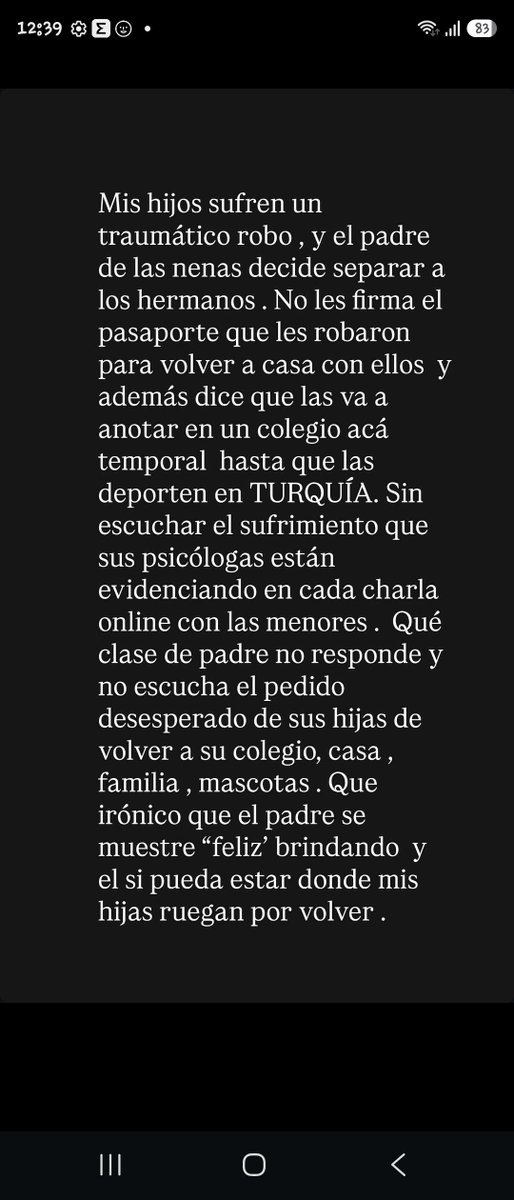RoPigna's tweet photo. LA MADRAZA acaba de filtrar las "actas" de la audiencia de Milán queriendo dar lástima, pero jurídicamente se cavó su propia fosa y confirmó todo el análisis. El texto de su descargo es un manual abierto de alienación parental y violencia psicológica: redacta un guion perverso tildando al padre de "monstruo", usa de escudo el supuesto llanto de las nenas y vuelve a borrarlos del mapa diciendo que "ruegan por volver con su familia", excluyendo a Mauro de su propio núcleo. Es la prueba flagrante de cómo les quema la cabeza a las menores para implantarles odio.Pero lo mejor es el acta judicial que ella misma subió: su abogado Di Carlo tuvo que pedir la toalla y rogar "una fecha posterior" porque no tenían un solo papel para defender el fraude del robo de pasaportes. Mientras tanto, la abogada de Mauro (De Vellis) dejó asentado que NO hay acuerdo y que "iniciaría"el trámite para inscribir a las nenas en un colegio internacional de Milán. Quiso armar un linchamiento mediático en Instagram y terminó firmando la confesión de que en Europa la acorralaron y que Icardi va por la tenencia definitiva en su país de nacimiento. Autodomada histórica!!!!
#JusticiaParaMauroIcardi
#MauroIcardi
#LaJusticiaSiempreNosAlcanza
#Autodomada
#WandaNara