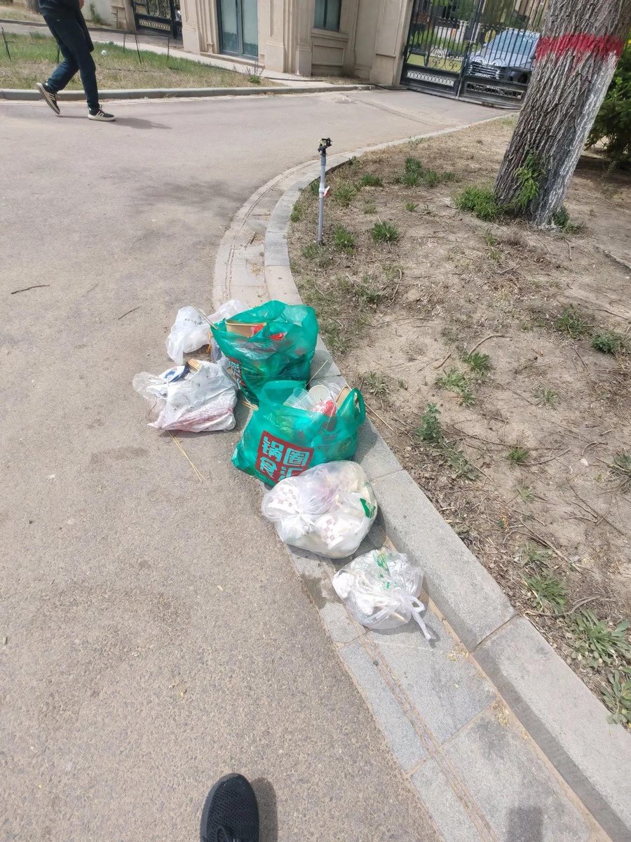 SeabergAng38928's tweet photo. Join our neighborhood park cleanup this Saturday at 9 AM! Gloves and snacks provided. Let’s spruce up our community together—see you there!， https://t.co/qq3u2obWya