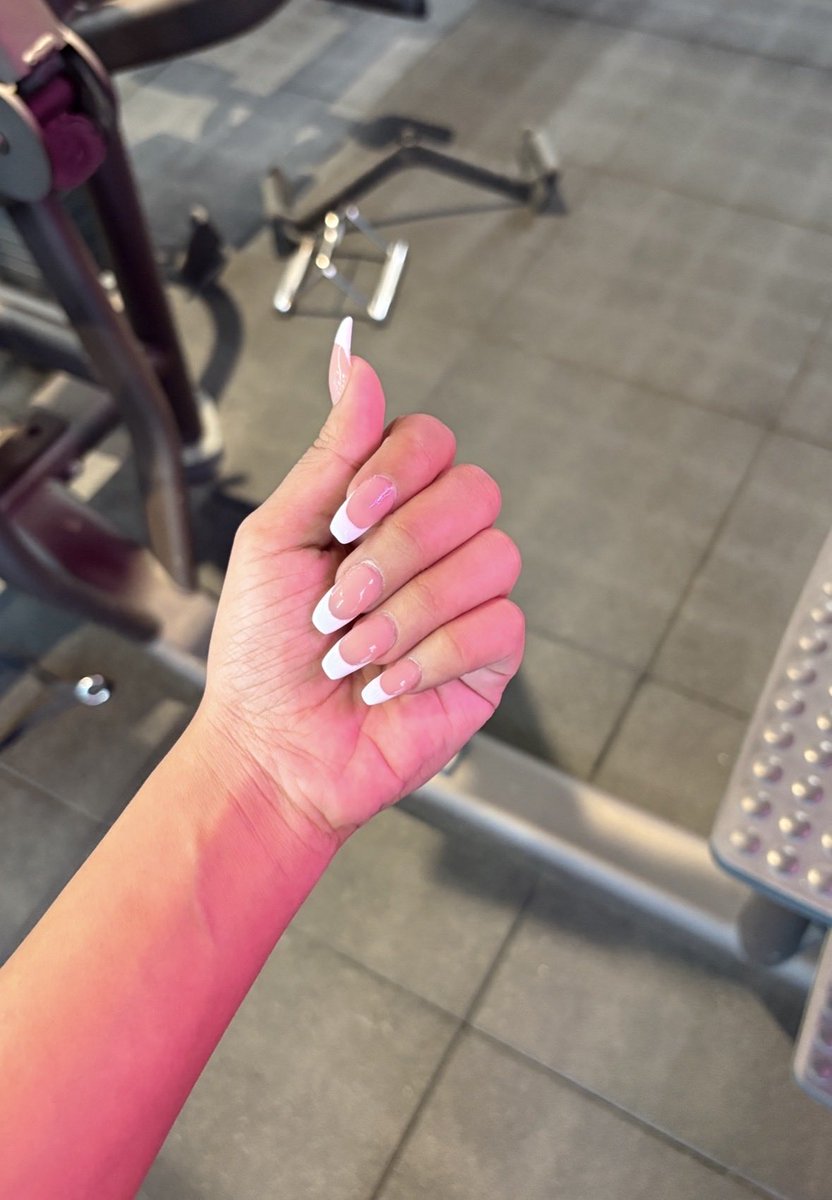 kash4kiaraa's tweet photo. taking my fresh new set to the gym 🎀 https://t.co/JJtXU5E91h
