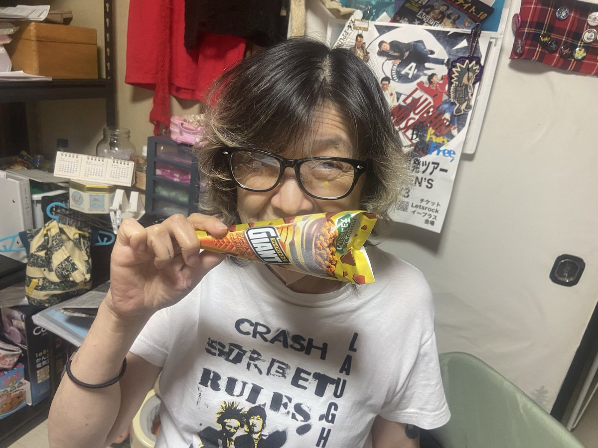 brown_ratz's tweet photo. 【祝・当選！】
Glicoの「今年も盛り上がれ！俺らの相棒ジャイアントコーンキャンペーン」に応募して、一発で当選っ！

製造後14日以内の製品が8本届きました！
いやぁ、出来立てのジャイアントコーンは、上に乗ったナッツが香ばしく最高っ！コーンもパリパリ！

嬉しいっ！ https://t.co/T1kgRAZeW6
