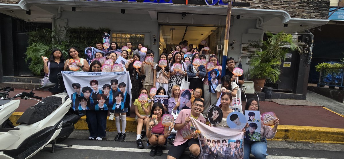 ZB1PH's tweet photo. Happy 3rd Debut Anniversary to our beloved, ZB1!

With love from, FILO ZEROSES

ZEROBASEONE DEBUT 3RDVERSARY
#D1_ForeverWithZB1
​#제베원3주년축하해
#ZB1_3RD_ANNIVERSARY https://t.co/1OGzcLDREo