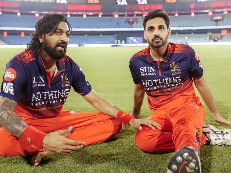 Kushal_no7's tweet photo. 🚨 Krunal and Bhuvneshwar to be picked as uncapped players 🚨

RCB can retain both Krunal Pandya and Bhuvneshwar Kumar as uncapped Indian players in the Mega Auction as their last international appearance came 5 years before the mega auction in 2021 and 2022 respectively. https://t.co/51pxdcMyqH