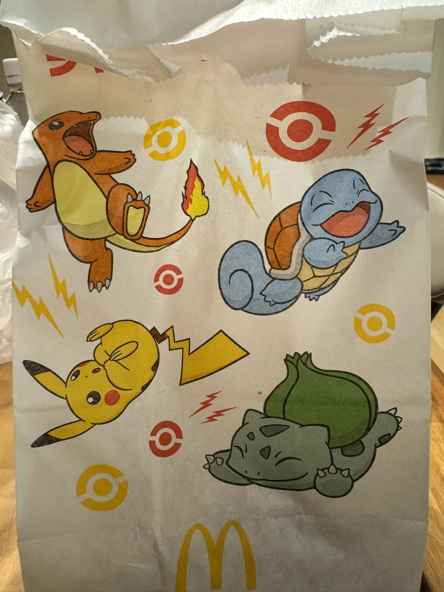 GO64549312's tweet photo. マックいいね！
ヒトカゲのやつにした！
割と辛い
シャカシャカポテトはのり塩味で美味しい✨ https://t.co/TvWga5E57C