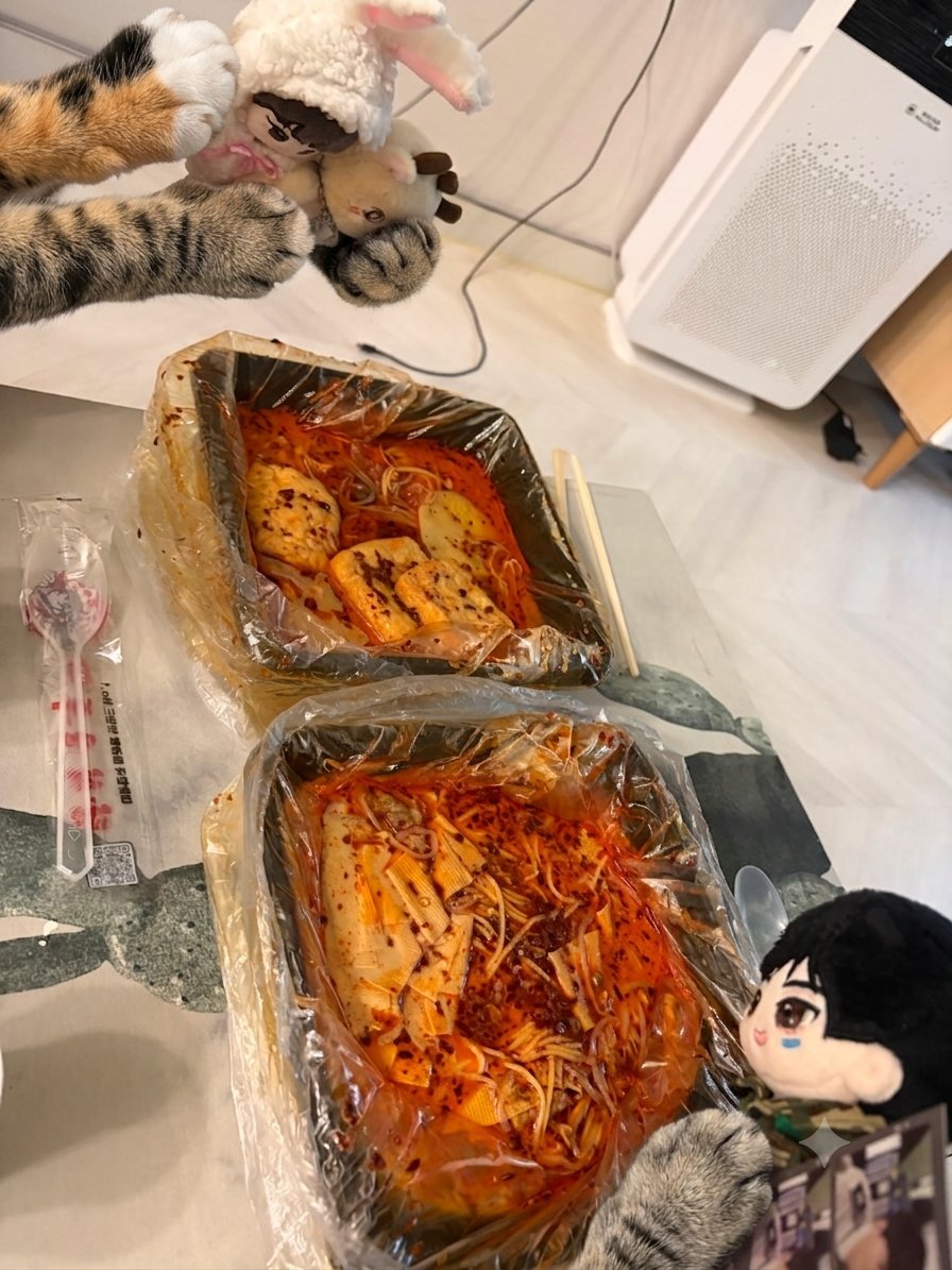 ngxjj0's tweet photo. 마라탕 머것어요

(타장주의) 언니랑 예절샷 찍고 커플템도 샀어용ㅎㅎ https://t.co/7QhBBc7204