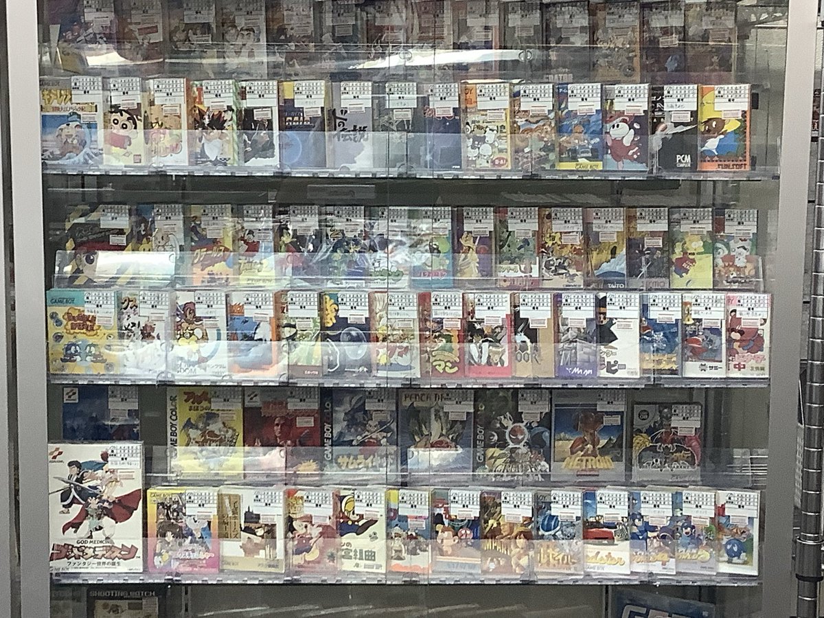 game4dimension's tweet photo. 高額ゲームボーイソフト並べ直しました。
ショーケースが色々ギチギチになってきましたが、もっと増やしていきたいです☺️ https://t.co/M9t0cnq6xZ