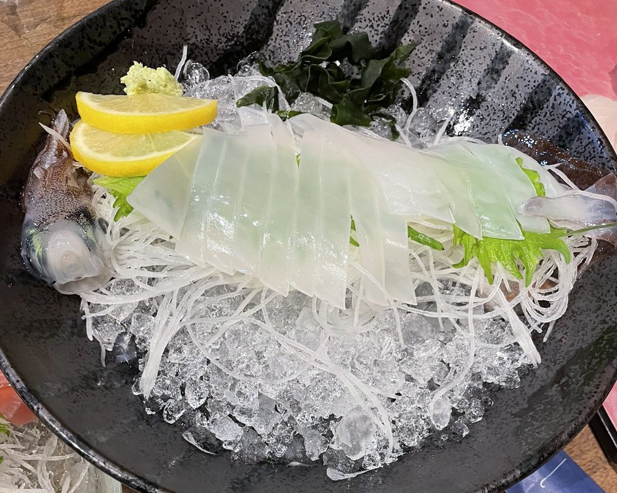 pkunmita's tweet photo. こんばんは
くらトラ🐯です。

『ざうお』

娘を連れ海戦⚔️

お目当ては泳ぎイカ🦑
竿を垂らすと即パク🎣

鮮度抜群🎵
透明感ある身は
噛むとコリコリ
甘みがあって旨旨旨🤤

娘も大興奮✨
釣れた瞬間の笑顔は 
本日の大当たり🎯

でも
そろそろ本気の
イカ釣りがしたい
海に呼ばれてる気がする
今年こそ自己新記録
更新します🎣🔥

#ピーアーク東京総力戦🔥
#絶対に譲れねぇ
#8月を準備中
#らしさ全開
#シゲキのある毎日を
