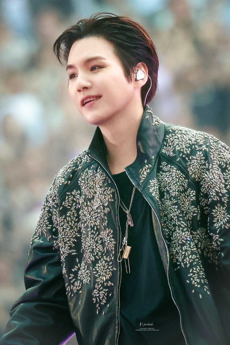 Prelude_suga's tweet photo. 260718 HD

이 비주얼 진짜 AI 아니야??  🫪🫪

#SUGA #YOONGI #AgustD #BTS 
#슈가 #민윤기 #방탄소년단 #BTS_WORLDTOUR_ARIRANG_PARIS https://t.co/Qnq4RneFSR