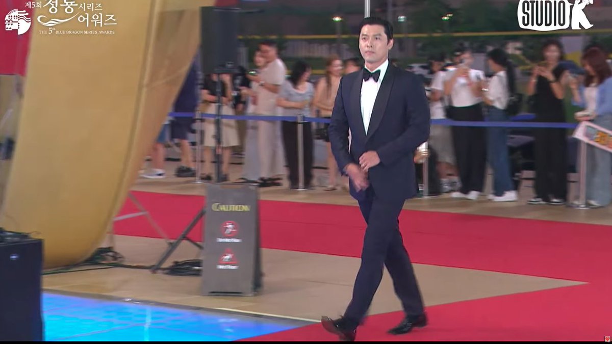 82sloves's tweet photo. DADDY BIN KYAAAAA #HYUNBIN https://t.co/d6vTjgDdTe