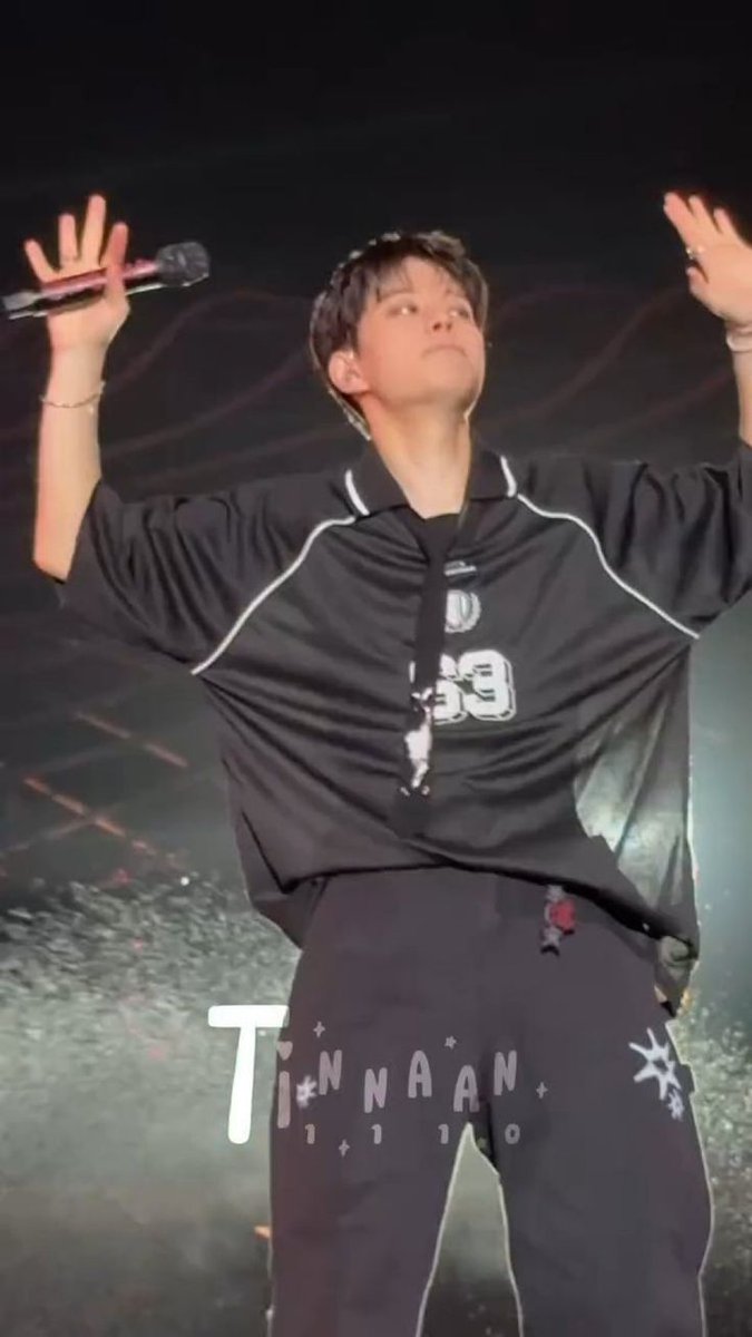 cherryx5kz's tweet photo. why is seungmin giving thinspo 🔥🔥 https://t.co/dSvaQ1lw2M
