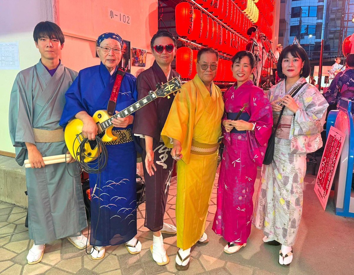 hojo_b's tweet photo. #すみだ錦糸町河内音頭大盆踊り
2日間、江州音頭の太鼓をつとめました。

江州音頭モノガタリ宇宙の会では、中西レモンさんに加え、辺高正師匠、桜川行司師匠が大阪からおいでになり、その鍛え抜かれた節と気迫に圧倒されました。

ありがとうございました🙏 https://t.co/e5JHlQXsVc