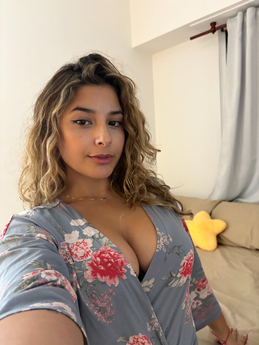 2rosexy's tweet photo. I hope everyone has a nice day, kisses ❤️😘 https://t.co/607hn8v817