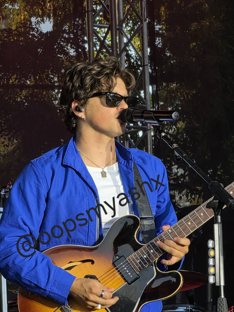 oopsmyashx's tweet photo. LEGEND
@TheVampsBrad @bradleysupdates #WhateversCleverWarsaw https://t.co/EbrC7UEXLh