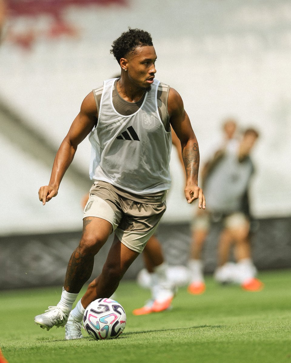 AVFCOfficial's tweet photo. 💎 https://t.co/Uj8xxL36bQ