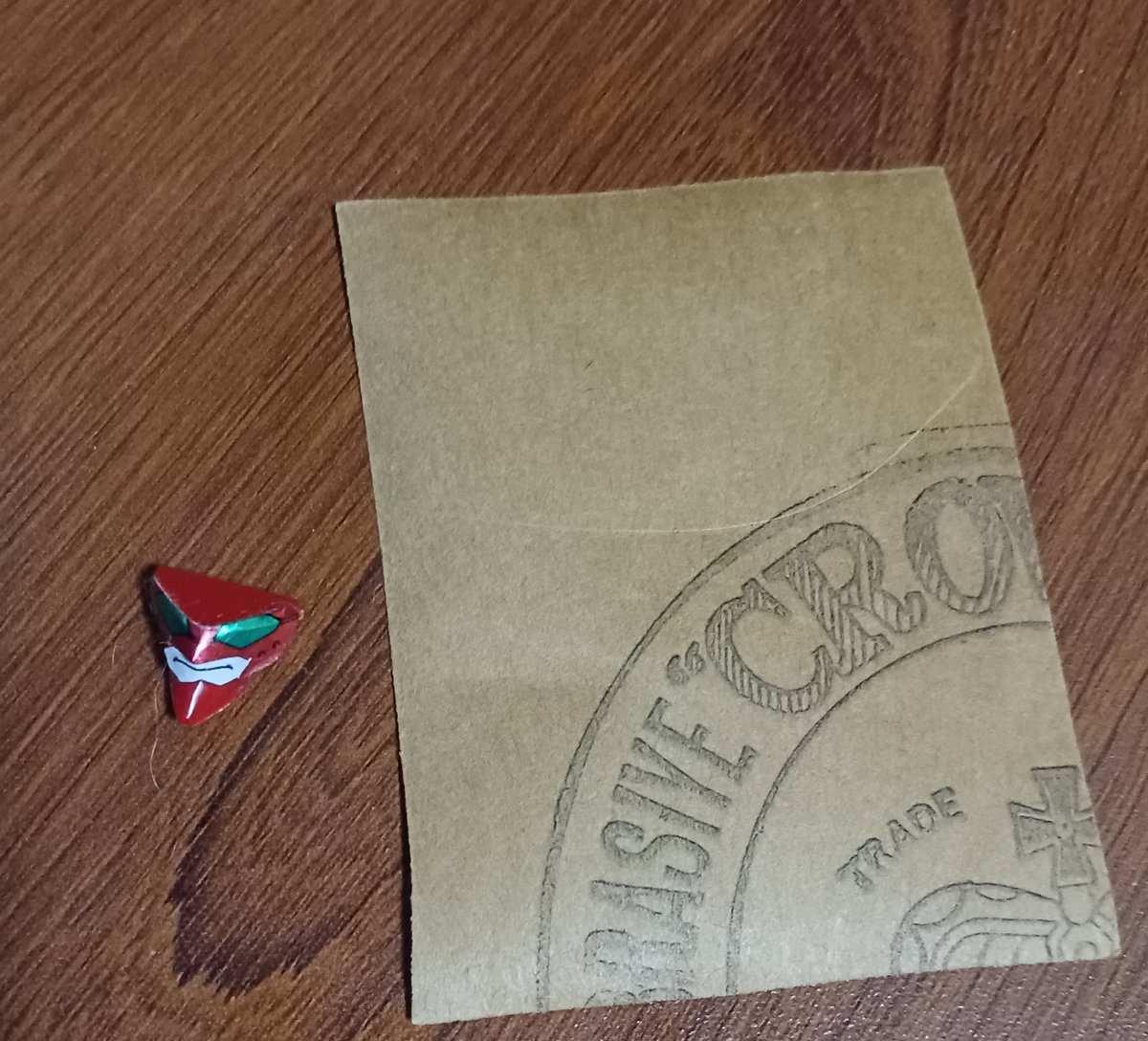 EX_0089's tweet photo. ネックスバルキリー買ってきた、説明書無しの訳アリ品

なんか箱が膨れてるなと思って中身確認したらまさかのミリアのVF-1が混入してて笑ってしまった

他にも紙やすりとバサラのバルキリーの顔が入ってた、よくわからんけど得したな、両方説明書ないけども

#プラモデル　#マクロス https://t.co/4wnDWRFtDR