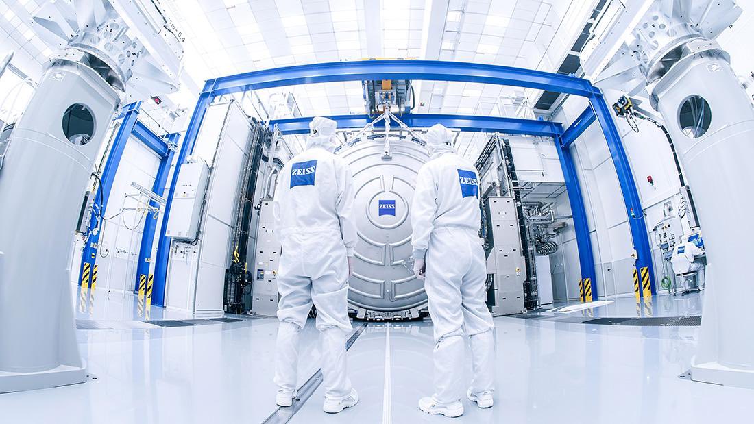 Object_Zero_'s tweet photo. High NA-EUV Lithography 

Zeiss is beginning production of their High NA-EUV systems for ASML.

“High NA” means high numerical aperture, which is a measure of the angular range from which an optical system can pick up light. For context High NA has numerical aperture of 0.55, whereas current EUV NA is 0.33

A 66% improvement.

That’s a feature density improvement of 1.67^2=2.789 so a near tripling of transistor density per unit area. It brings the critical dimension down to 8nm from 13nm.

Q: How did Zeiss achieve this?
A: With great difficulty.

• The projection optics system is 40,000 parts and around 12 tonnes.

• The illumination system is 25,000 parts and is 6 tonnes.

• The machine that manufacturers these mirrors is based in Germany, and consists of 100,000 parts and is 150 tonnes, the machining chamber itself is a 5m x 5m x 10m vacuum chamber.

The mirrors are machined for 3 months[!] to achieve a precision equivalent to 1mm deviation over an area the size of the Pacific Ocean.

It’s worth noting here that theoretical maximum NA = 1.0

Hyper NA (>0.7 and achieved using 8 mirrors) is expected the enter production 2032 - 2035.

That brings the critical dimension down to around 6nm and that might be the end, a single silicon atom is 0.23nm so the precision would be +/- 24 atoms.

Fun note… there is a category of lathes and machine tools called “ultra-precision” and these have axis resolutions of 1-2nm and can produce contoured shapes to 25nm accuracy. 

You can buy “ultra-precision” machines, grinding machines for optical equipment have incredibly precise axis control because surface asperity on a mirror is visible to the eye.

B23B is the IPC/CPC class, and it teaches some interesting niche stuff (tells you where the future is going, even with trade secrets omitted).