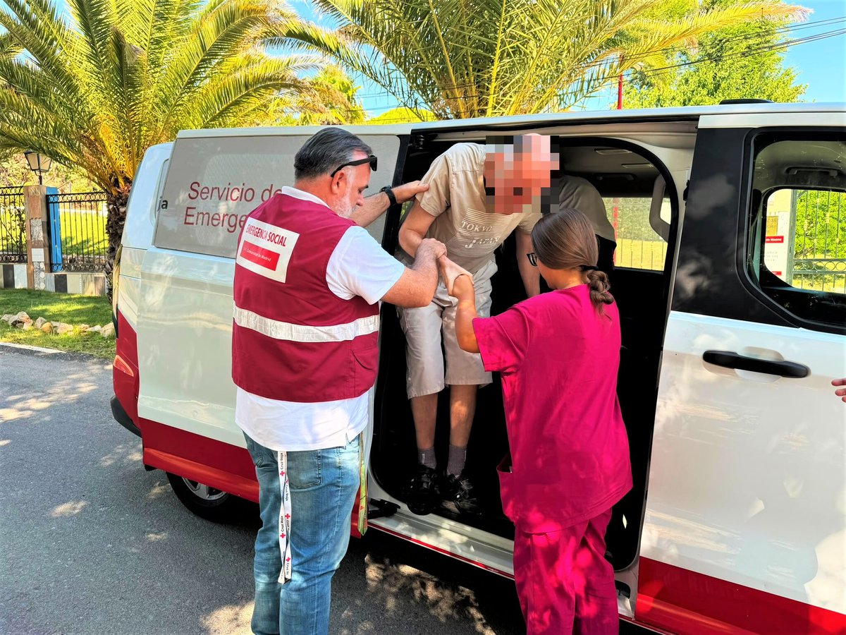 adavimu's tweet photo. Desde esta mañana, el regreso a la normalidad en 21 centros y residencias tras el #IFSierraOeste es una realidad.

1.343 personas evacuadas han vuelto a sus hogares. Hoy lo han hecho las de AMAM Picadas de Aldea del Fresno.

Porque toda #Reconstrucción empieza por las personas. https://t.co/YTtCf71PAR