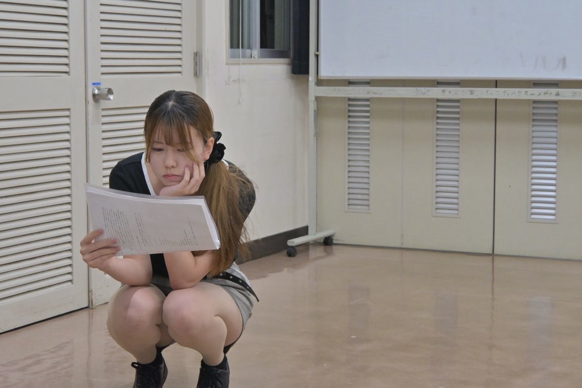 gekidan_amadare's tweet photo. ☔️稽古場の様子 #4

何やら考え込んでいる様子💭

━━━━━━━━━━

第3回公演　短編集『雨の粒立ち』

08.21(Fri.)-08.22(Sat.)
@すきっぷ広場／センター南駅

#雨誰れ粒立ち #劇団雨誰れ https://t.co/cIctra9zeg