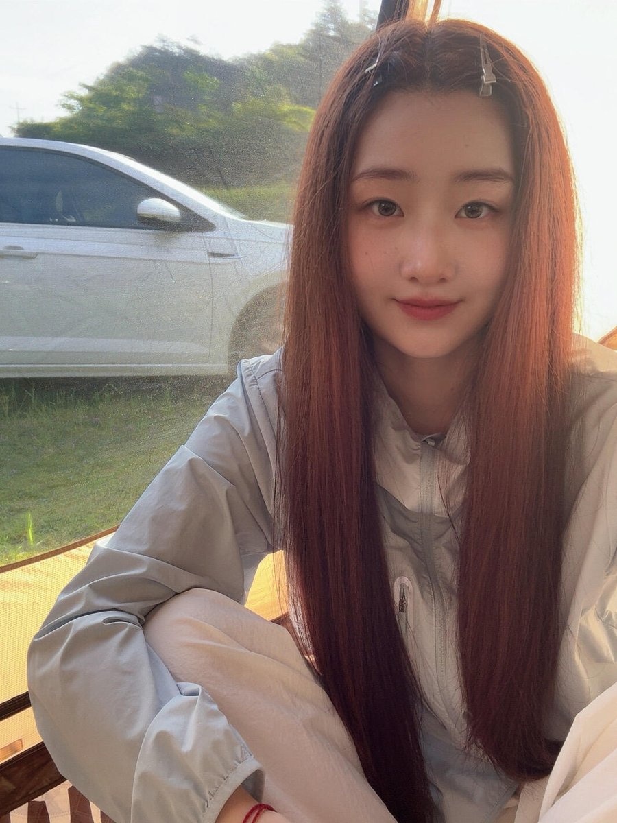 CreamHush's tweet photo. Took a few lazy selfies in the tent, quiet grass outside, breeze carrying that fresh green smell through the flaps. Fruit and snacks set out beside me, no need to plan anything, just sitting here feels right. Camping happiness is simple, just being, and being, and being ⛺ https://t.co/kvBqPbep1c