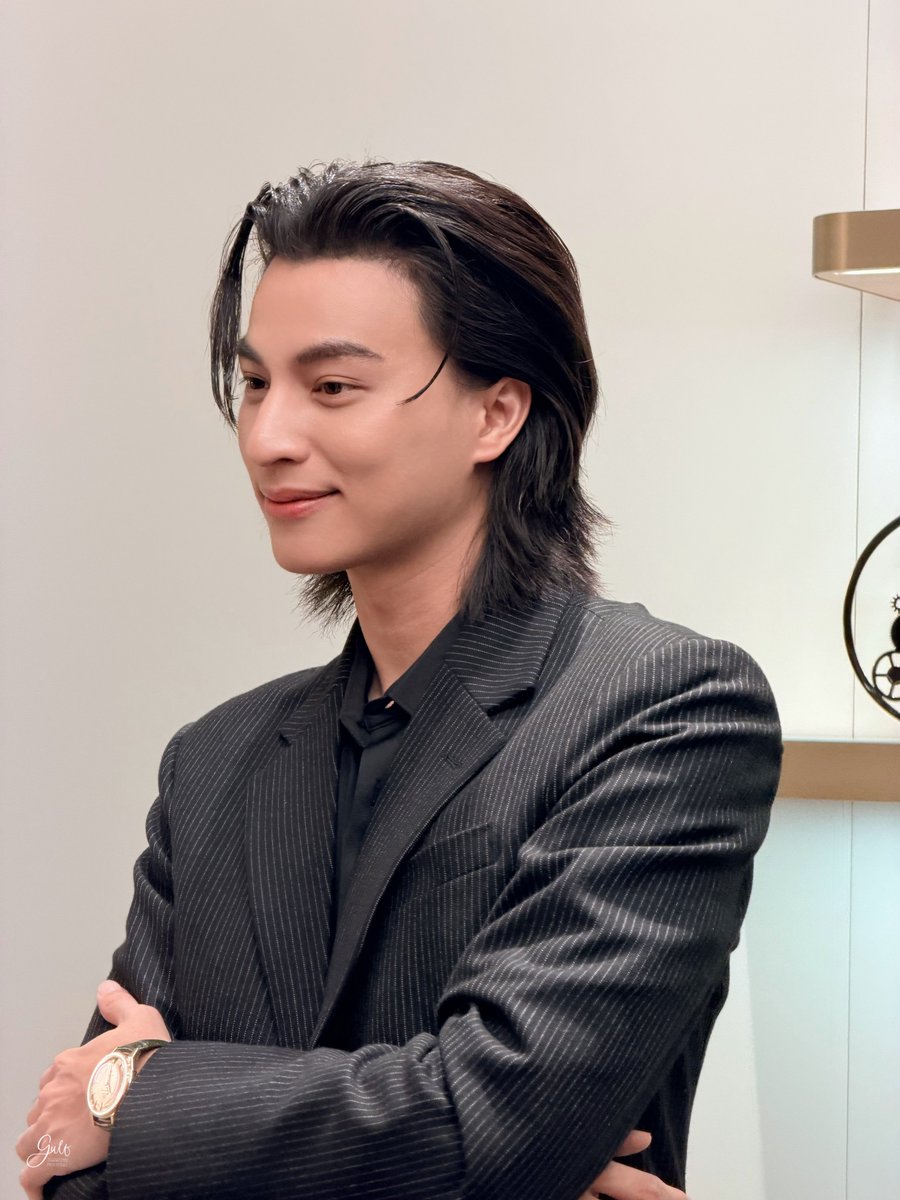 Gulfkanawutofc's tweet photo. ยิ้มหวานๆ ในวันศุกร์สิ้นเดือนแบบนี้ ชื่นใจ😘 

GULF ICON OMEGA 
#GULFxOMEGAICONSIAM
#GulfKanawut
#OMEGAThailand
@gulfkanawut https://t.co/kJZHxlMwu4
