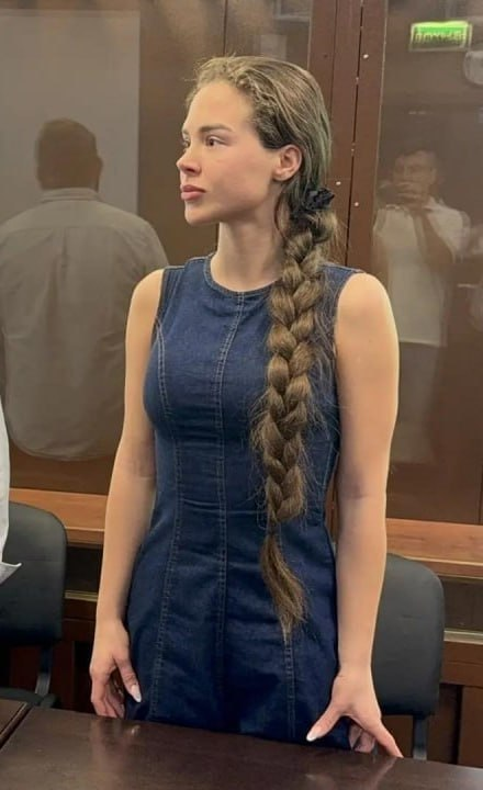 Q0MT6pFmbVqynsM's tweet photo. Онлифанщицу Соню Мармеладову приговорили к трём годам  условно за распространение порно. 

У неё изъяли 4,8 млн рублей и iPhone 16 Pro Max, но  вернули секс-игрушки: наручники, вибратор, кляп, портупею 

Чтобы доказать вину, силовики купили подписку на её приватный канал https://t.co/d9su68VEcQ