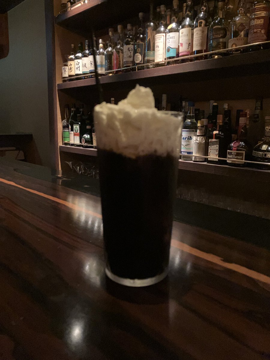 BAR_SEVEN_ISLES's tweet photo. 先日同業者と話していてそういえばやってなかった��クテル

アイス　アイリッシュ　コーヒー

これ飲んで暑さを乗り切りましょう！ https://t.co/N4t5SOsMfF
