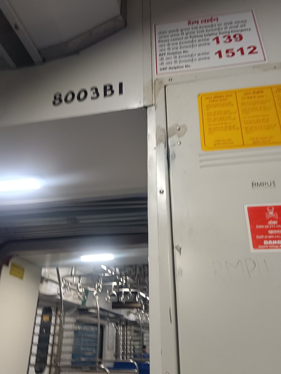 vigilantcitzan's tweet photo. @drmbct damaged window panel of AC local https://t.co/3cChdT1JVQ