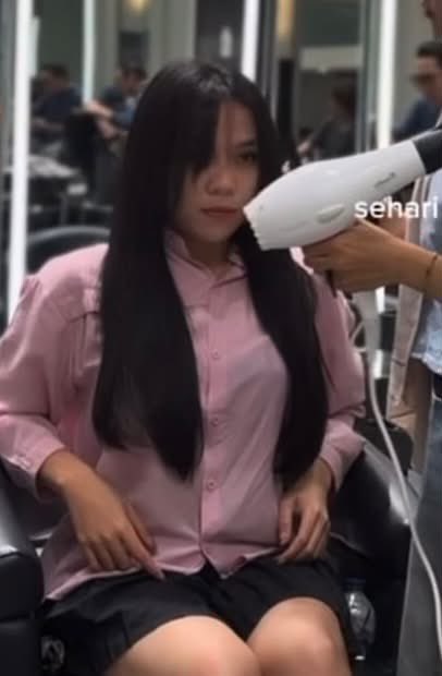 itskaesha's tweet photo. di threads nemuin foto endang di kamera  orang, katanya ada yang bilang mirip rozynya popo😭😭😭 https://t.co/nfMBe0YUSj