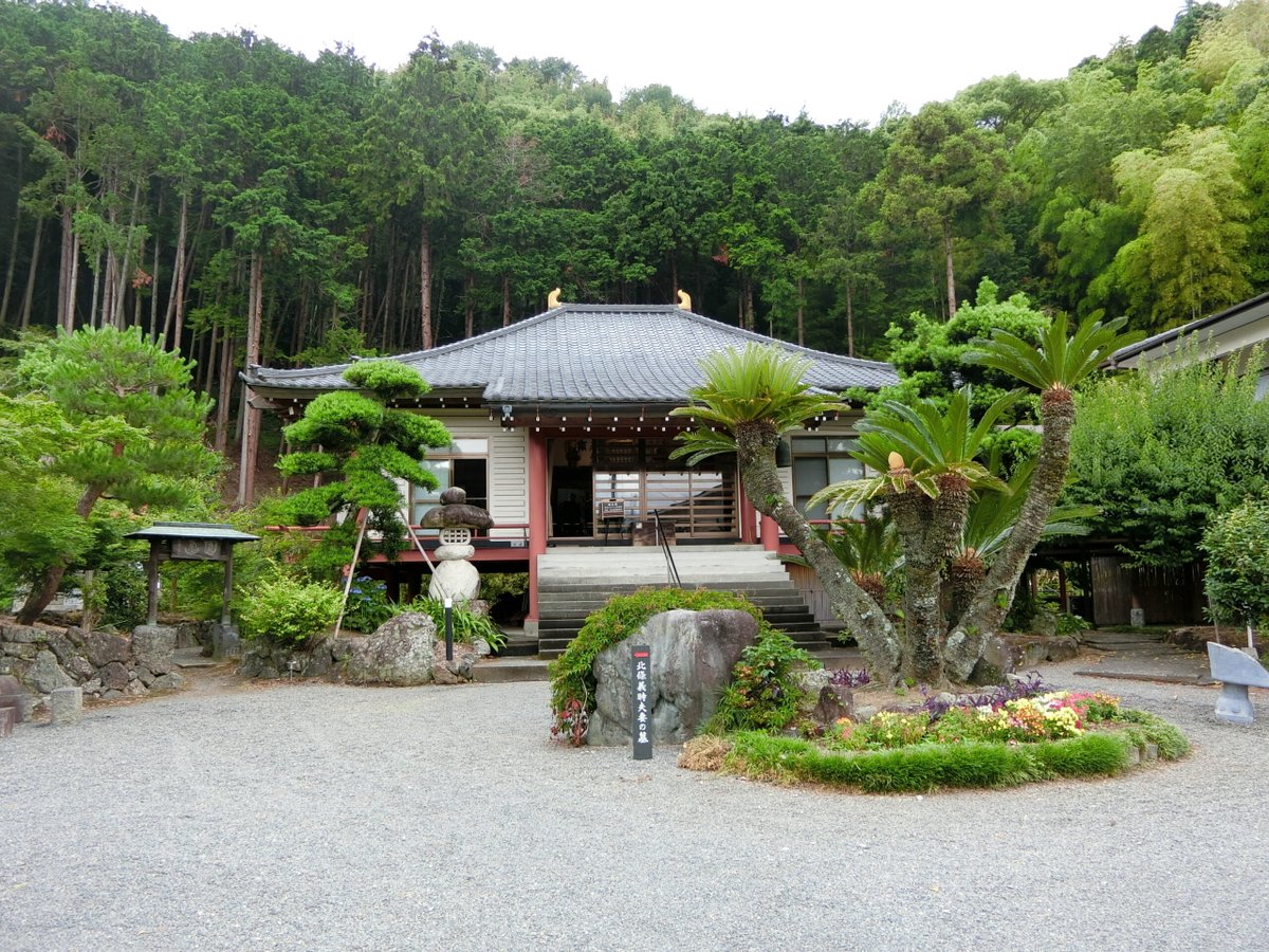 love_affair_lab's tweet photo. 歴史好きなら一度は訪れたい場所です

北條寺は鎌倉幕府の執権・北条義時の
菩提寺として知られる古刹

静かな境内を歩けば
800年以上の歴史に思いを馳せることができます⛩️

#伊豆観光 #伊豆の国市 #歴史スポット https://t.co/wNw9Yl06Mh