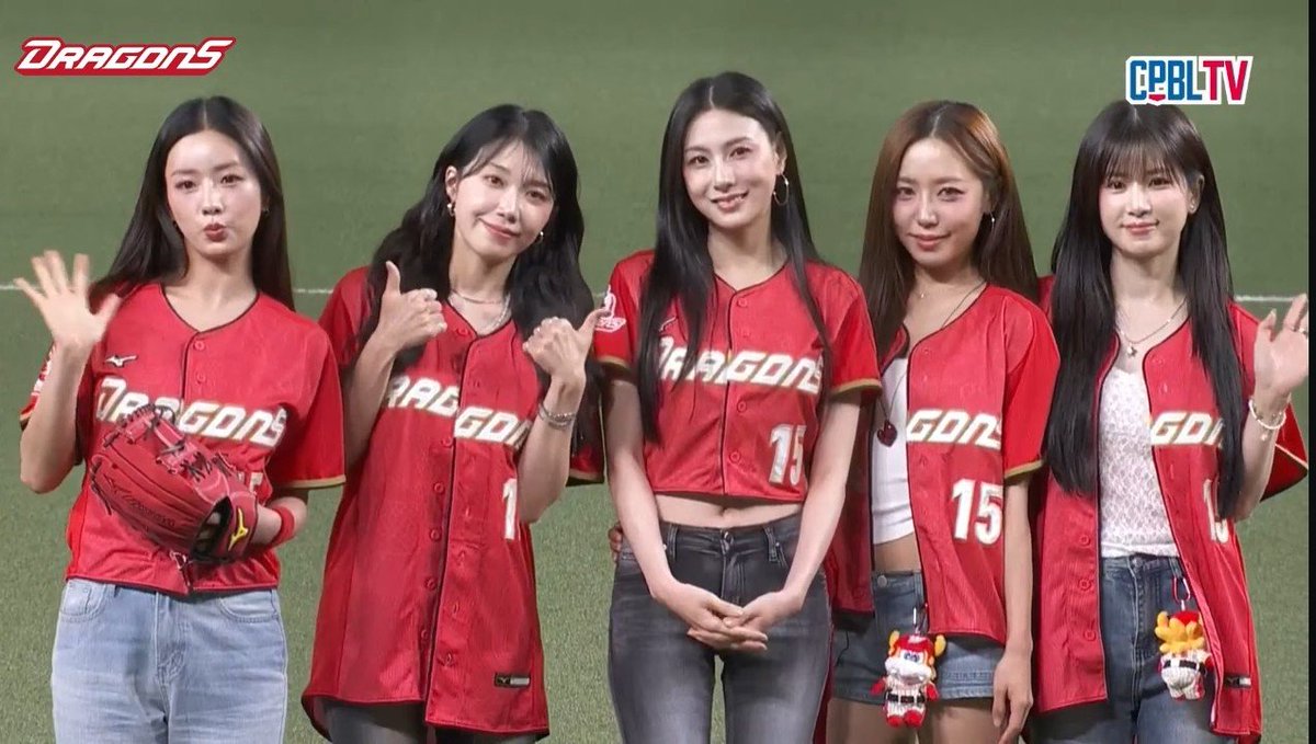 dreamwithapink's tweet photo. 260731 Apink at Wei Chuan Dragons Game  ❤️

📎https://t.co/HyZvBLJpt2

#에이핑크 https://t.co/nPpQYY500v
