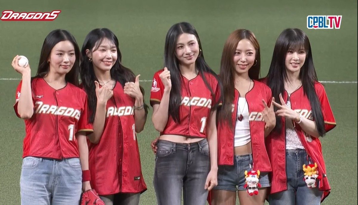 dreamwithapink's tweet photo. 260731 Apink at Wei Chuan Dragons Game  ❤️

📎https://t.co/HyZvBLJpt2

#에이핑크 https://t.co/nPpQYY500v