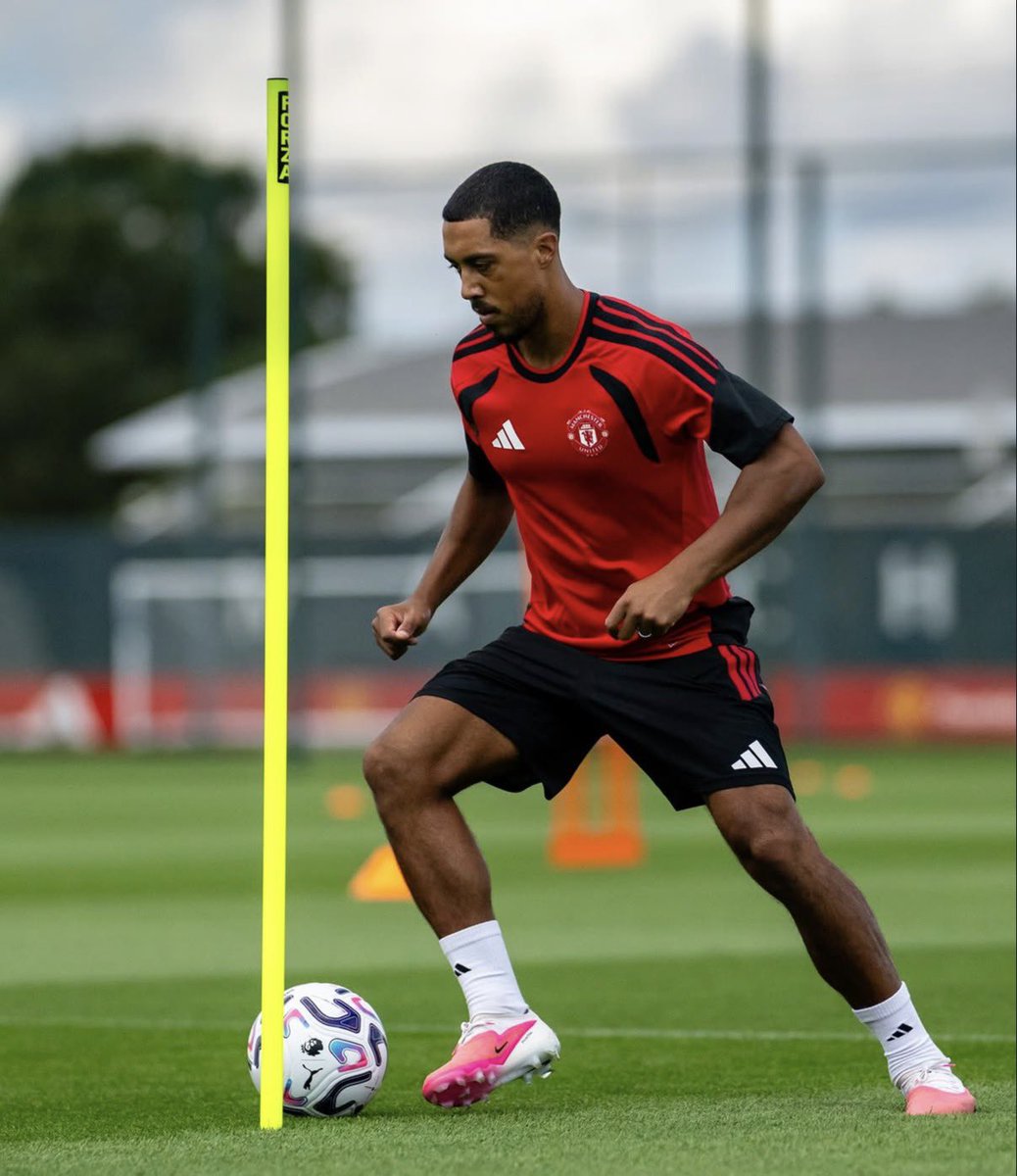 FrankEra_'s tweet photo. Youri Tielemans, welcome to the party. 😮‍💨 https://t.co/QwV1xbIeSL