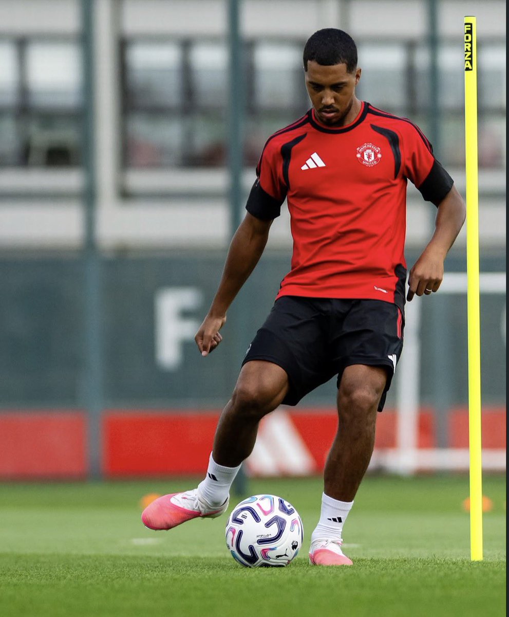 FrankEra_'s tweet photo. Youri Tielemans, welcome to the party. 😮‍💨 https://t.co/QwV1xbIeSL