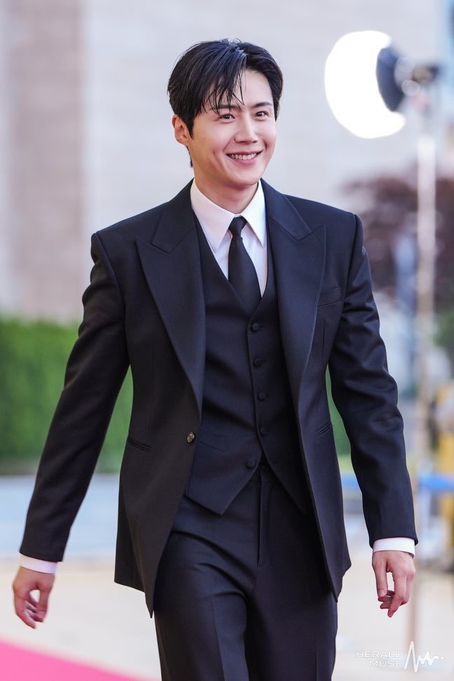 hajar2906's tweet photo. Kim Seon Ho, a dangerously charming smile

https://t.co/oZRp8B9DOp https://t.co/bMRHfLm8A4