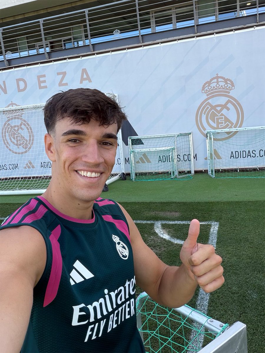 theMadridZone's tweet photo. 🚨 OFFICIAL: Carlos Espí is called up for Fiorentina match vs Fiorentina tomorrow.

Real Madrid debut….⚪️⏳👀 https://t.co/kn3vGjEOMX