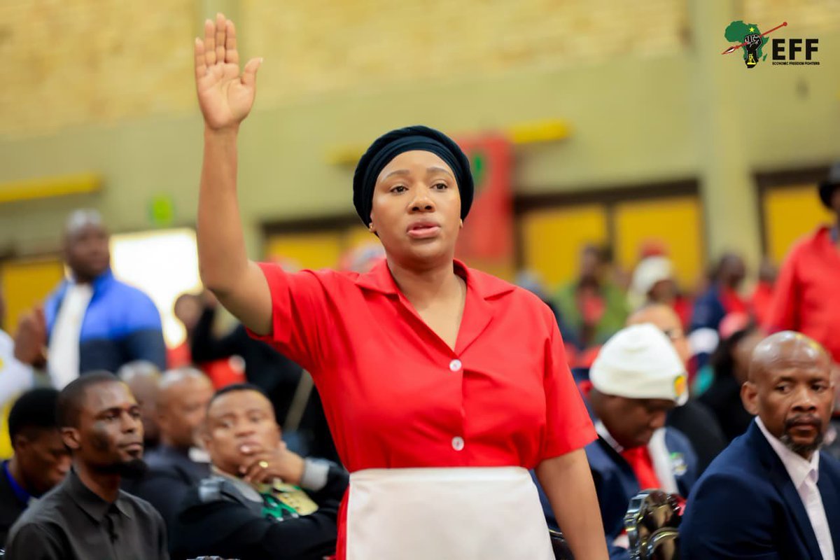 _Masedo_'s tweet photo. The picture that say: I AM HERππ₯π
Let's deliver her Ekurhuleni, she knows what needs to be doneπ₯π₯π₯
#VoteForEFF https://t.co/ZbMA95dyiw