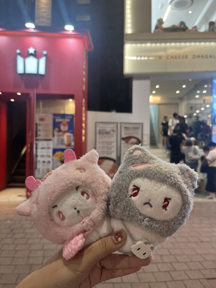 silverhowlll's tweet photo. Made time to visit their old busking spot... they literally have come so far 🥺 https://t.co/BodkPFq3Kj