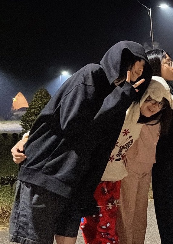 zuunotyourbae's tweet photo. "cici"                                           "iya" https://t.co/00J6xKTIal