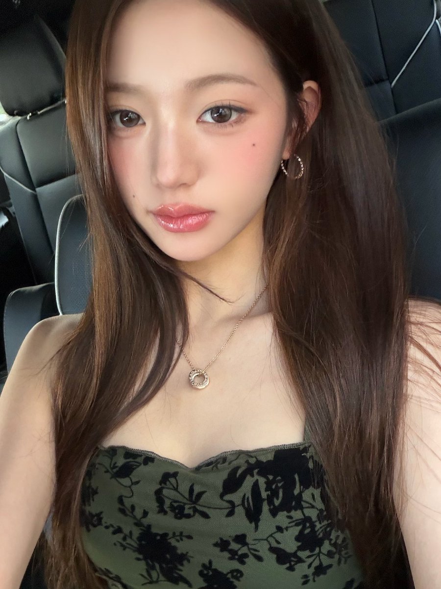 souidins's tweet photo. mau layout wony pake foto ini dong ada engga? #zonauangㅤ https://t.co/7THyxp7w22