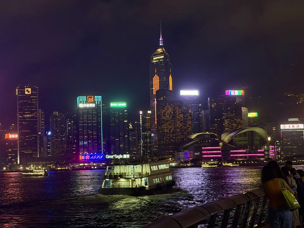 DuncanJane2530's tweet photo. The night view of Victoria Harbour https://t.co/DTTfHFbccD
