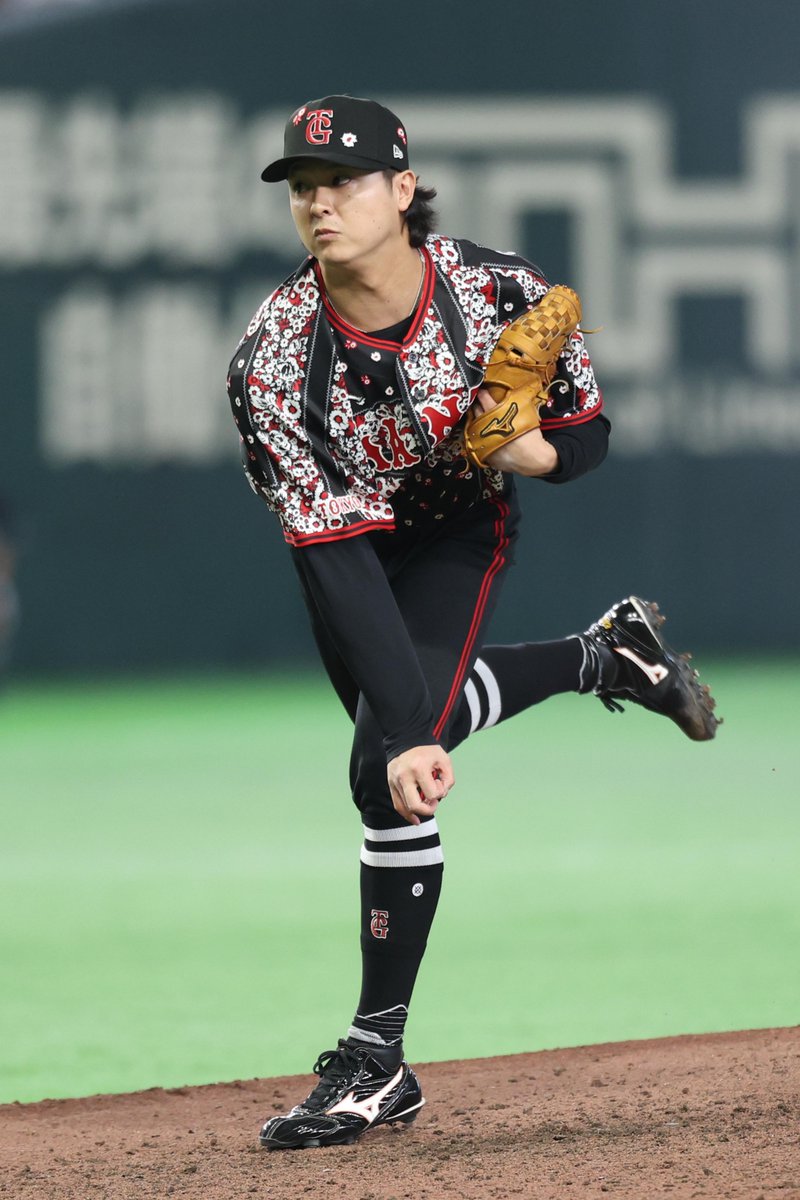 TokyoGiants's tweet photo. 【八回表】巨人 3-0 DeNA

2番手 #田中瑛斗 投手は、先頭打者に四球を与えるも、併殺と見逃し三振で得点を与えず👍 https://t.co/yJNfGLB7xo