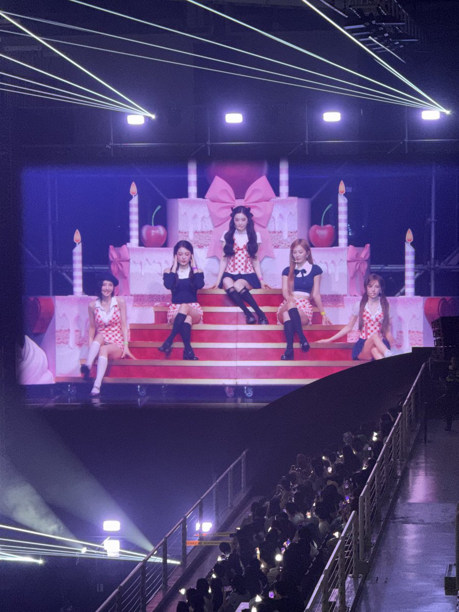 jelllyluvie's tweet photo. THE LEGENDARY CAKE GIRLS YESSS https://t.co/WPBUnsgZfr