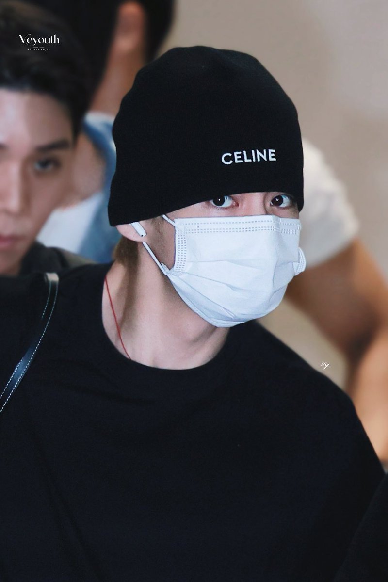 Veyouth_9592's tweet photo. 260731 ICN

너무 잘생겨서 혼자 보기 아까워서 올려요…

#V #뷔 #TAEHYUNG #태형 #テテ 
#BTS_WORLDTOUR_ARIRANG 
#방탄소년단
@BTS_twt https://t.co/WURqiidjoY